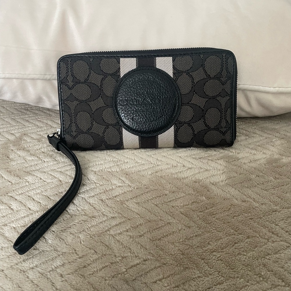 Coach Wristlet Wallet Black & Beige